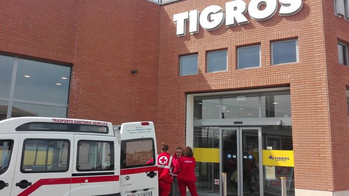 La raccolta alimentare della Cri Valceresio: «La pandemia ha inasprito la situazione anche nella nostra Valle» La raccolta alimentare della Cri Valceresio: «La pandemia ha inasprito la situazione anche nella nostra Valle»