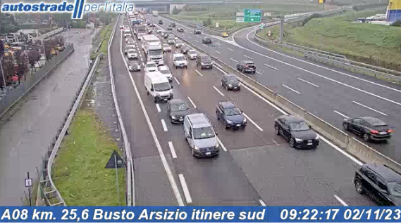 Code in direzione Milano questa mattina in A8 (foto webcam Autostrade per l'Italia) Code in direzione Milano questa mattina in A8 (foto webcam Autostrade per l'Italia)