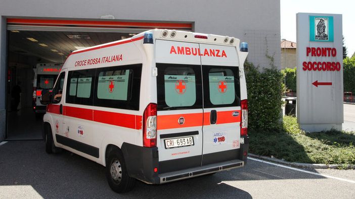 Varese, diciassettenne investita vicino al passaggio a livello