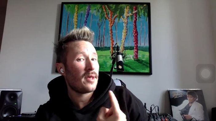 Il "Colonnello" non se ne sta con le mani in mano: musica giusta, sindaco, infermieri e storie di giovani in diretta sulla web radio di Morazzone