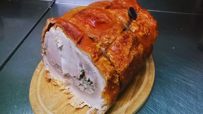 A Luvinate, tutta da gustare, arriva la porchetta abruzzese di Campli