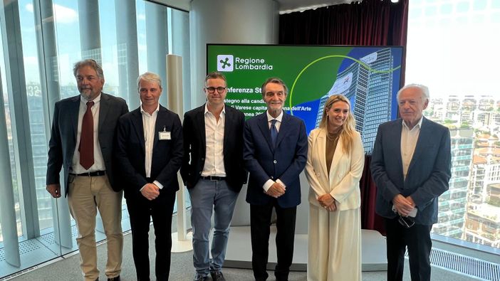 La presentazione di oggi a Palazzo Lombardia della candidatura congiunta di Varese e Gallarate a Capitale Italiana dell’Arte Contemporanea 2027: da sinistra Di Luccio (Fai), Galimberti, Cassani, Fontana, Caruso e Lainati (MA*GA)