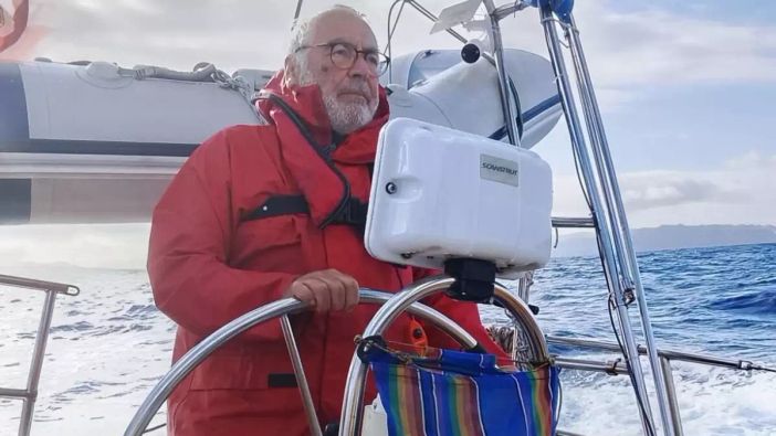 Il saronnese Dario Liotta sulla sua barca “Brucaliffo” della spedizione Freedom Flotilla Il saronnese Dario Liotta sulla sua barca “Brucaliffo” della spedizione Freedom Flotilla