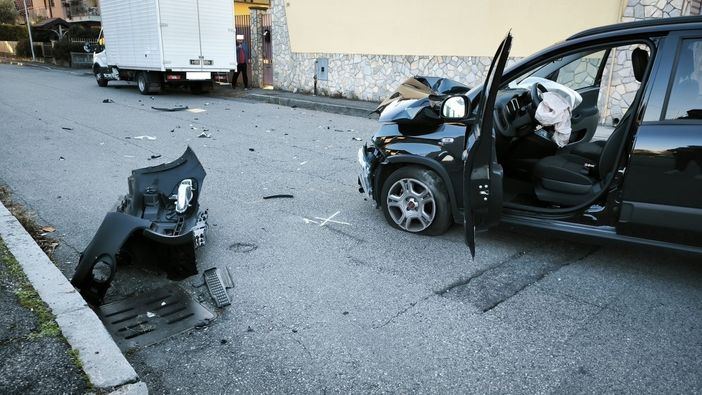 Sacconago, scontro all'incrocio: due feriti