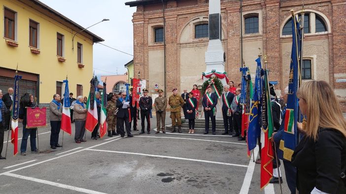FOTO E VIDEO. Marnate celebra la Liberazione ricordando i caduti e dispersi in guerra FOTO E VIDEO. Marnate celebra la Liberazione ricordando i caduti e dispersi in guerra