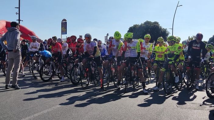 FOTO E VIDEO. Al via la 59ª edizione del Trofeo Laigueglia, Fortunato (Eolo Kometa) a caccia di un altro successo: «Partiamo forti e motivati»