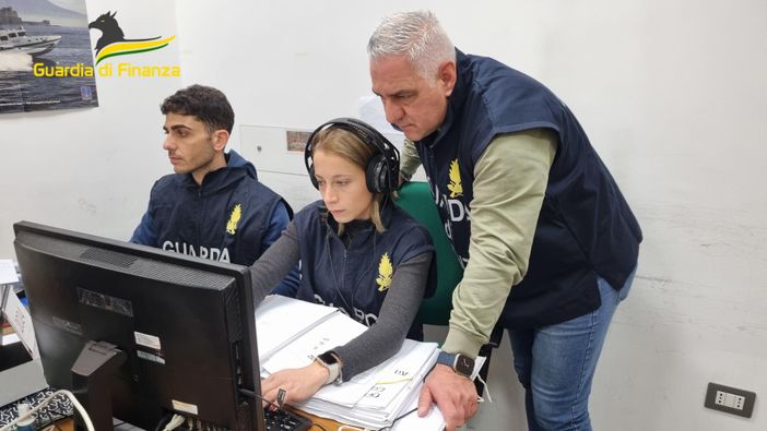 Corruzione, undici arresti a Napoli. In manette anche un saronnese Corruzione, undici arresti a Napoli. In manette anche un saronnese