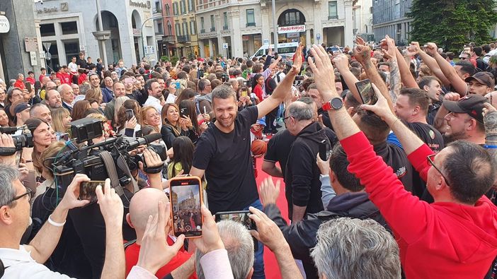 Il capitano Giancarlo Ferrero, acclamatissimo come sempre (foto Andrea Corrini)