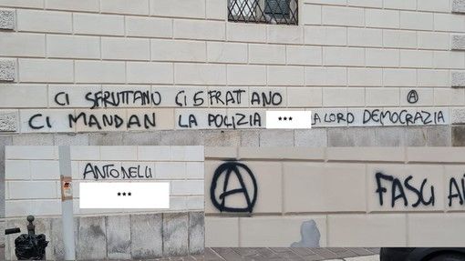 Scritte contro sindaco e forze dell'ordine sui muri del municipio di Busto: avviso orale per la minorenne, foglio di via per il maggiorenne Scritte contro sindaco e forze dell'ordine sui muri del municipio di Busto: avviso orale per la minorenne, foglio di via per il maggiorenne