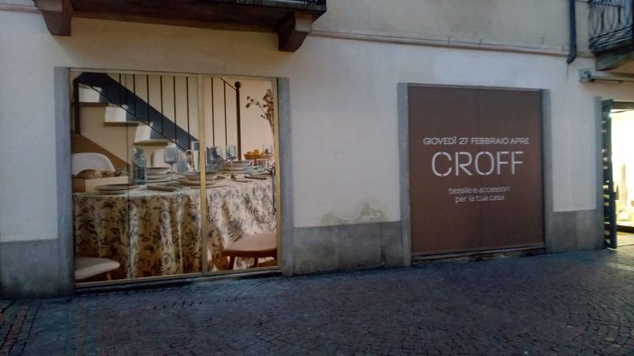 Le vetrine di Croff in piazza Carducci: apertura il 27 febbraio