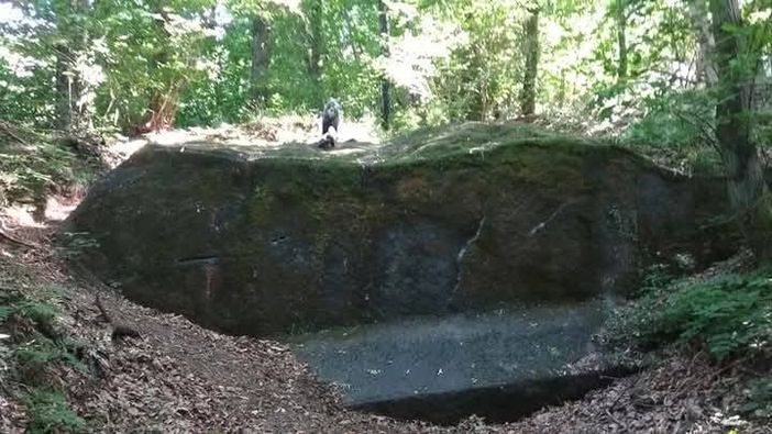 Il masso erratico di Orino (foto da La Varese Nascosta)
