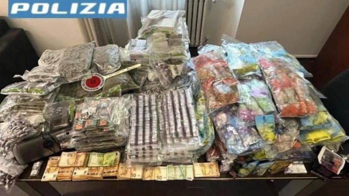 Arrestati nel Varesotto dalla polizia di Milano: avevano 84 chili di droga Arrestati nel Varesotto dalla polizia di Milano: avevano 84 chili di droga