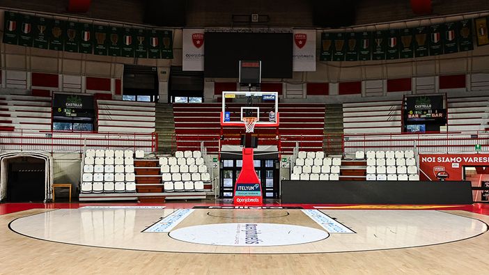 La curva nord del palazzetto Lino Oldrini di Varese, pronta a essere "aumentata" La curva nord del palazzetto Lino Oldrini di Varese, pronta a essere "aumentata"