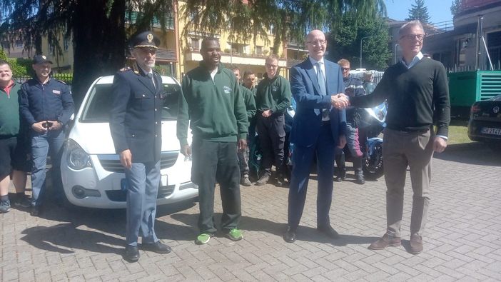 Donata un'automobile confiscata dalla Questura all'impresa sociale Pappaluga Donata un'automobile confiscata dalla Questura all'impresa sociale Pappaluga