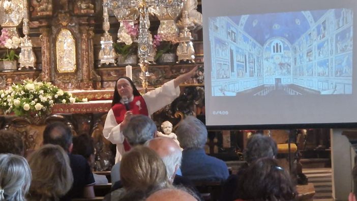 Suor Maria Gloria Riva delle Suore Adoratrici e critico d'arte al Sacro Monte per il Giubileo degli artisti