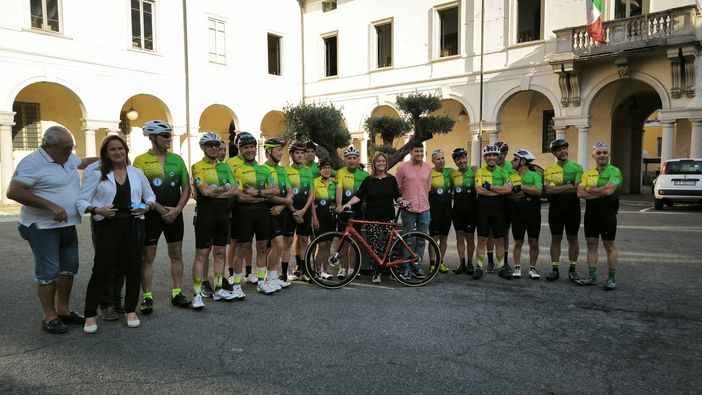 VIDEO. Da Busto ad Assisi pedalando per la sicurezza: «La strada è di tutti, basta con la guerra tra automobilisti e ciclisti»