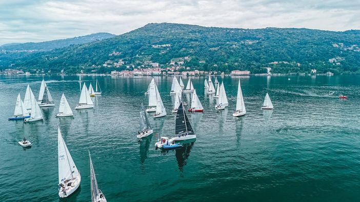 Vela Viva 15, 400 imbarcazioni e 2000 velisti sui laghi di Lombardia e Piemonte Vela Viva 15, 400 imbarcazioni e 2000 velisti sui laghi di Lombardia e Piemonte