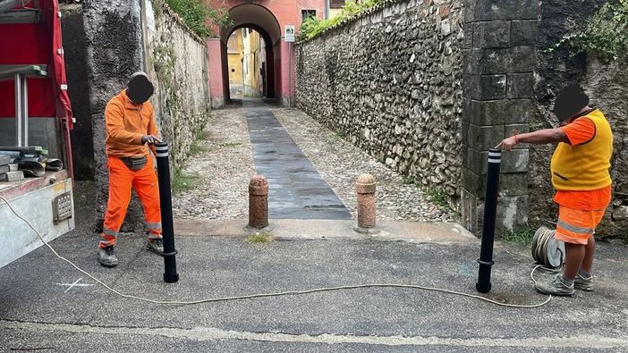 I dissuasori posizionati ad Arcisate (foto dalla pagina Facebook del Comune) I dissuasori posizionati ad Arcisate (foto dalla pagina Facebook del Comune)