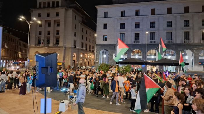 Domenica sera ci si ritrova in piazza Monte Grappa «per fare sentire il rumore contro il genocidio dei palestinesi»