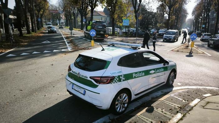 Incidente alla rotonda dei Tre Ponti a Busto, una donna in ospedale ma senza gravi conseguenze