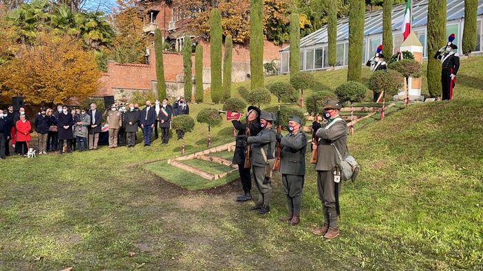 VIDEO E FOTO. L'omaggio di Varese in un luogo che ricorderà per sempre i caduti di Nassiriya. «Se essere eroi significa impegnarsi per gli altri, lo siamo» VIDEO E FOTO. L'omaggio di Varese in un luogo che ricorderà per sempre i caduti di Nassiriya. «Se essere eroi significa impegnarsi per gli altri, lo siamo»