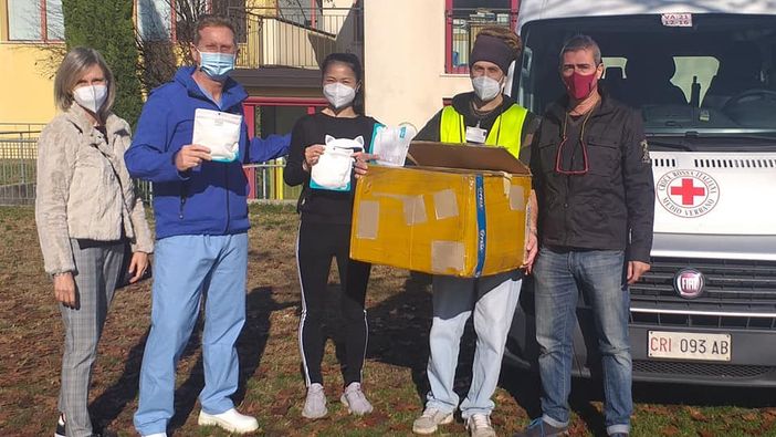 Cocquio Trevisago, la comunità cinese dona mille mascherine ai cittadini in quarantena