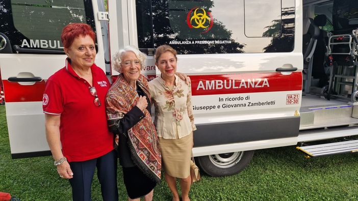 FOTO. Il grande cuore della Cri varesina vince ancora sul green e nella cena benefica di inizio estate