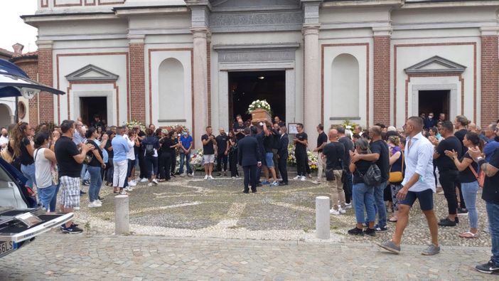 L'ultimo saluto a Michele Garruto: «I tuoi trent'anni sono stati un grido alla vita»