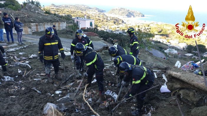 Frana a Ischia, recuperati i corpi di una bimba e di un'anziana. Si cercano gli altri dispersi