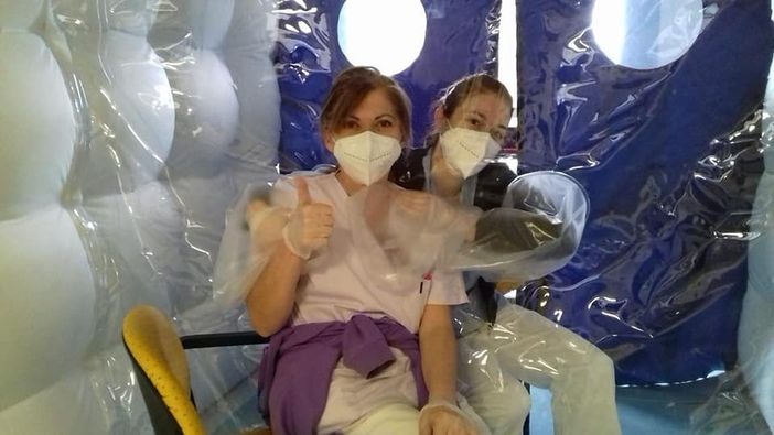 La stanza degli abbracci della casa di riposo di Gavirate