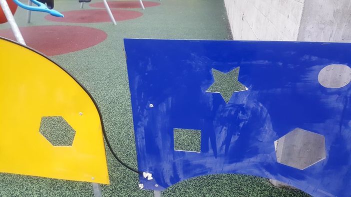 La recinzione del parco giochi inclusivo di Induno Olona