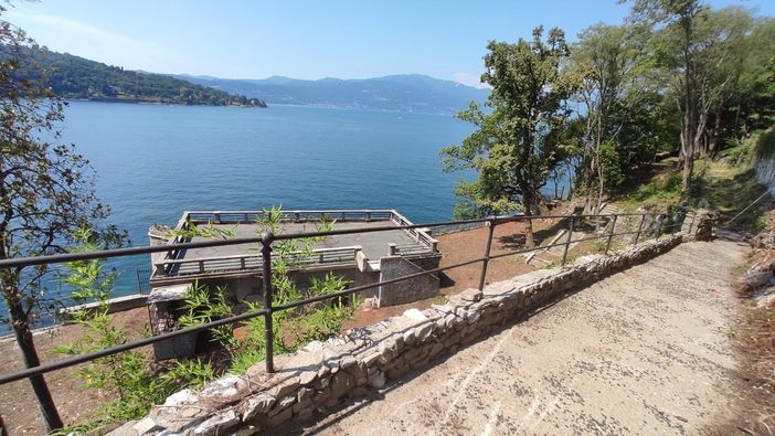 Il panorama mozzafiato che si può ammirare dal parco delle Torrazze di Laveno Mombello