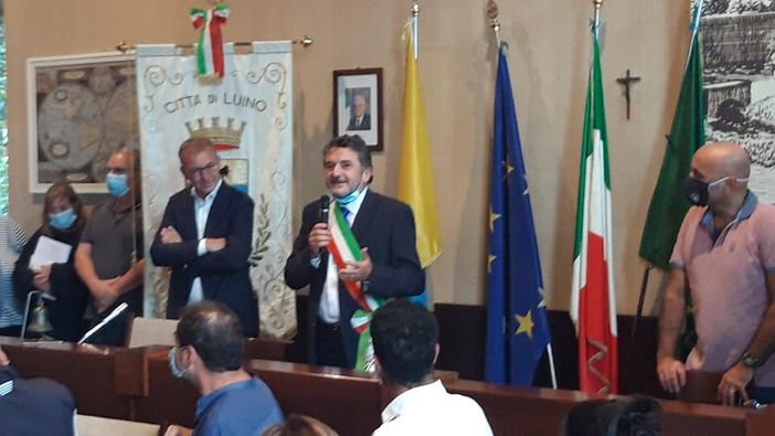 Elezioni Luino. Il neosindaco Enrico Bianchi in sala consiliare: «Nostro compito fare in modo che la politica a Luino torni tra la gente e per la gente» Elezioni Luino. Il neosindaco Enrico Bianchi in sala consiliare: «Nostro compito fare in modo che la politica a Luino torni tra la gente e per la gente»
