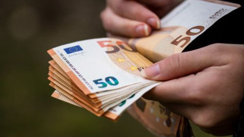 Stipendi da lavoro dipendente, Varese è solo 61esima in Italia. Prima Milano, ultima Rieti Stipendi da lavoro dipendente, Varese è solo 61esima in Italia. Prima Milano, ultima Rieti