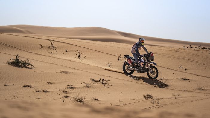 «Per correre la Dakar ci vogliono sacrifici, amore e follia»: il sogno su due ruote di Giovanni “Gianni” Stigliano «Per correre la Dakar ci vogliono sacrifici, amore e follia»: il sogno su due ruote di Giovanni “Gianni” Stigliano
