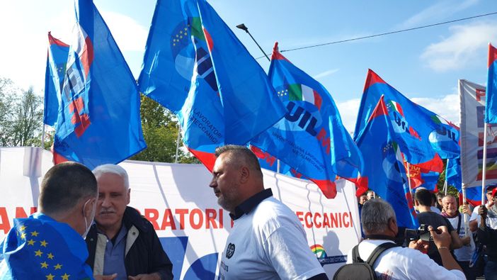 Crisi alla Electrolux di Solaro, 600 lavoratori in cassa integrazione Crisi alla Electrolux di Solaro, 600 lavoratori in cassa integrazione