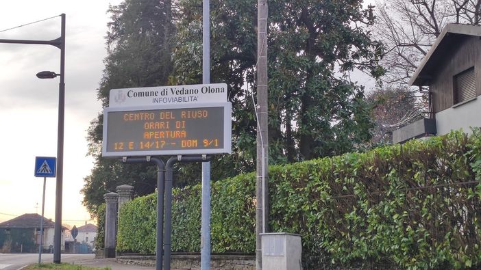 Vedano Olona, ripristinati e tornati in funzionale i due pannelli informativi del Comune Vedano Olona, ripristinati e tornati in funzionale i due pannelli informativi del Comune