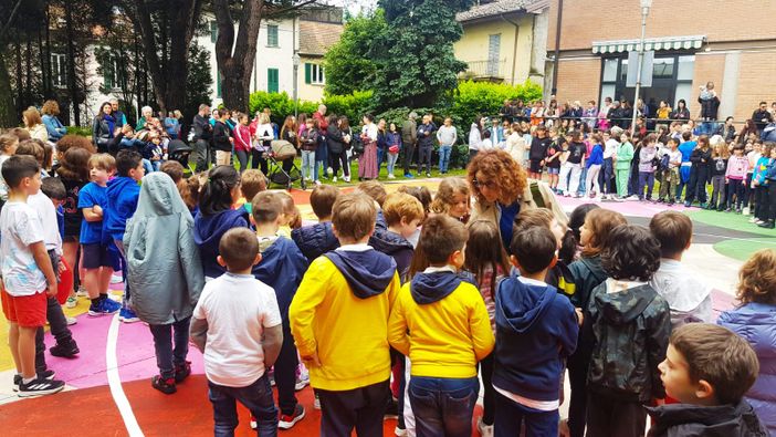 FOTO. Luvinate, inaugurato dai cento bambini della Primaria il "Parco della Meraviglia"