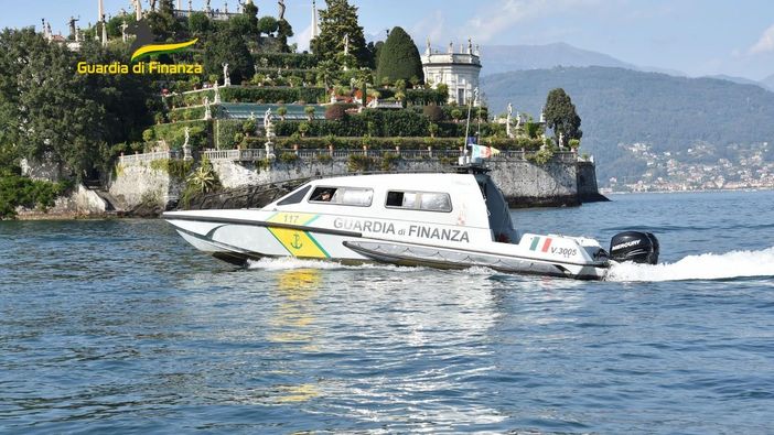 Agosto sul lago Maggiore: in un mese 37 violazioni per eccesso di velocità e mancata sicurezza