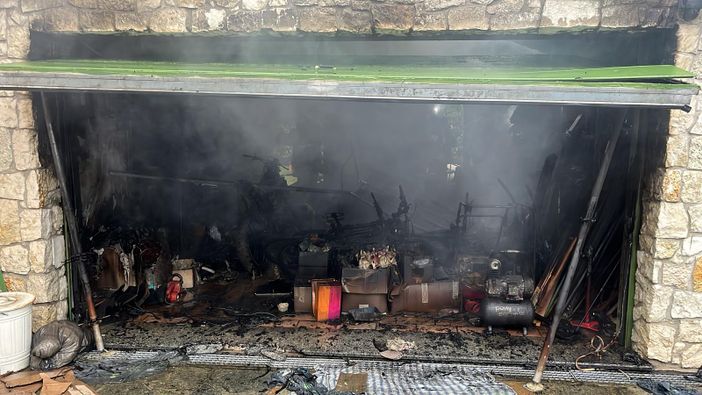 FOTO. Fiamme a Travedona Monate, a fuoco un locale lavanderia FOTO. Fiamme a Travedona Monate, a fuoco un locale lavanderia