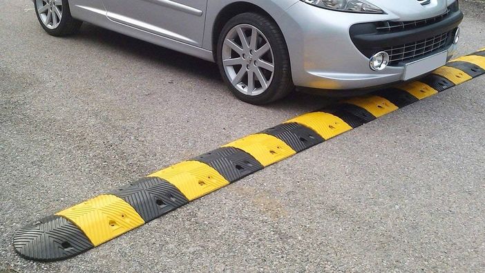 Malnate, viabilità nel mirino: «Alla Folla servono dossi per rallentare la auto» Malnate, viabilità nel mirino: «Alla Folla servono dossi per rallentare la auto»