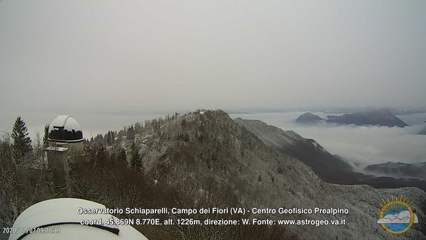 Il Centro Geofisico Prealpino: «Campo dei Fiori imbiancato, neve più abbondante prevista tra venerdì e sabato»