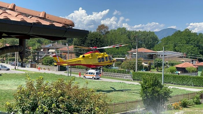 L'elisoccorso in azione a Malgesso