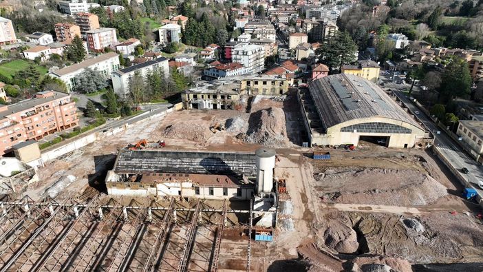 L'area ex Aermacchi in demolizione (foto Alessandro Galbiati - VareseNoi.it)