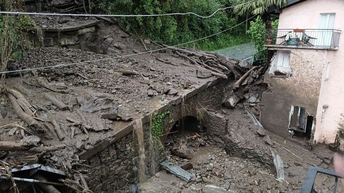 La frana di Cannobio che avrebbe potuto avere tragiche conseguenze La frana di Cannobio che avrebbe potuto avere tragiche conseguenze