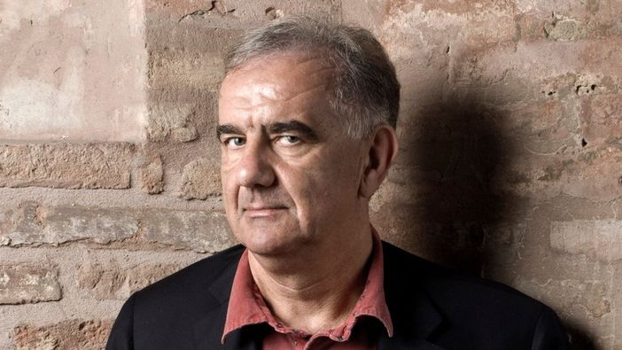 Venerdì sera salirà sul palco il comico Gene Gnocchi con il suo spettacolo Tennispedia Venerdì sera salirà sul palco il comico Gene Gnocchi con il suo spettacolo Tennispedia