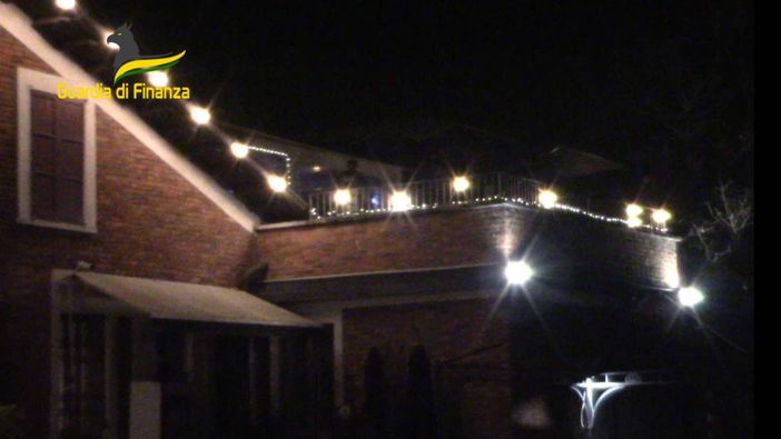 Discoteca abusiva a Castellanza: denunciati 4 organizzatori di eventi Discoteca abusiva a Castellanza: denunciati 4 organizzatori di eventi