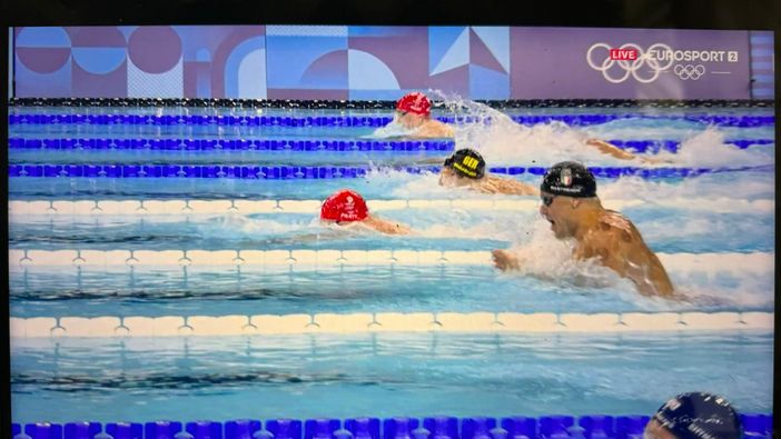 Martinenghi in batteria a Parigi nei 100 rana è terzo e accede alla semifinale. Sotto in gallery Nicolò Carucci sul doppio senior olimpico