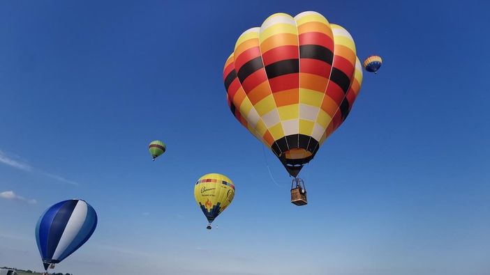 CHE FARE NEL WEEKEND. Oktober Fest, Festival Interceltico, mongolfiere e cinema per un fine settimana ricco di emozioni