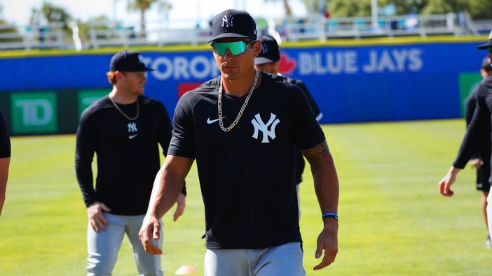 Derek Dietrich in campo con gli occhiali da sole made in Varese disegnati da Stefano Porcini